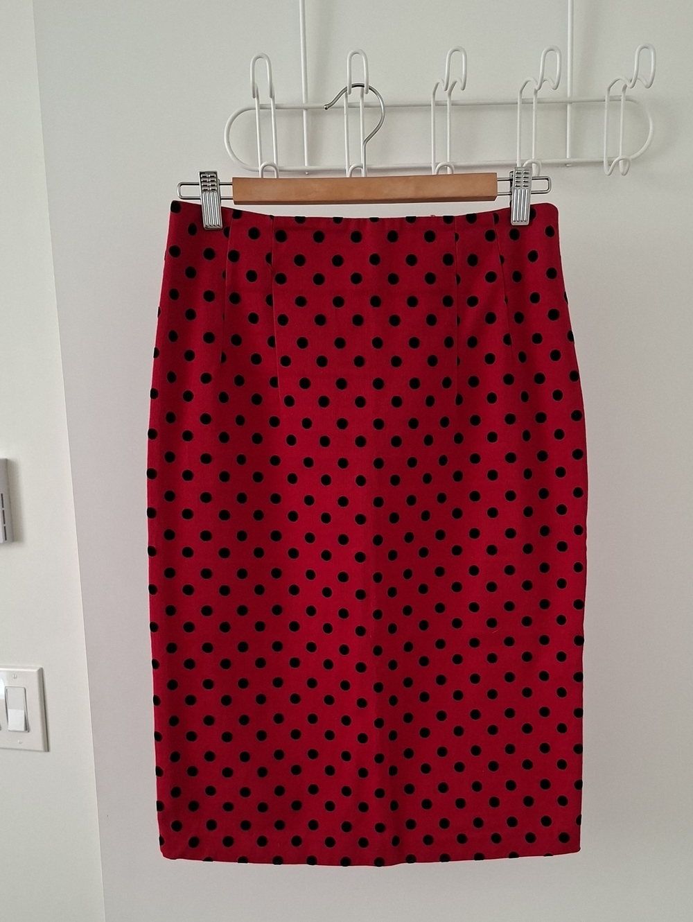 Vintage/Retro Burgundy & Black Polka Dot Velvet Flocked Pencil Skirt (Size S)